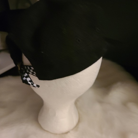 Crooks and castle cap - Picture 2 of 3